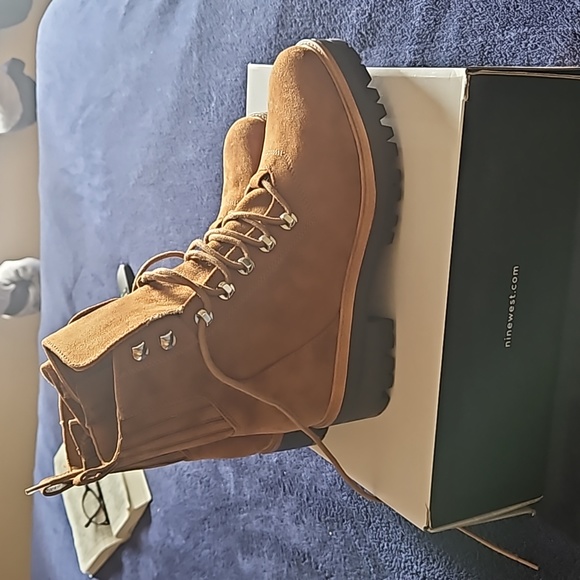 Nine west ankle booties size 7 1/2  very comfortable brand new with box - Picture 2 of 4